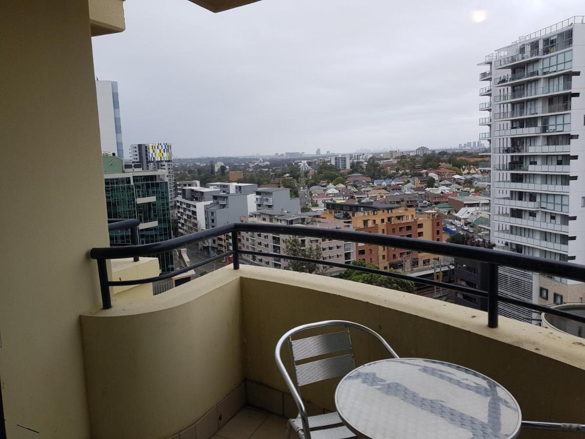 Parramatta Hotel Apartment Sydney Exterior foto